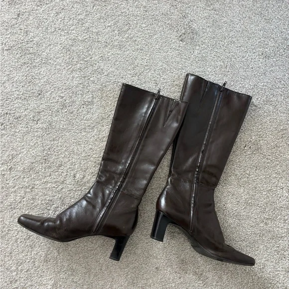 Vintage Michelle D Brown Leather Knee-High Boots - Picture 5 of 7